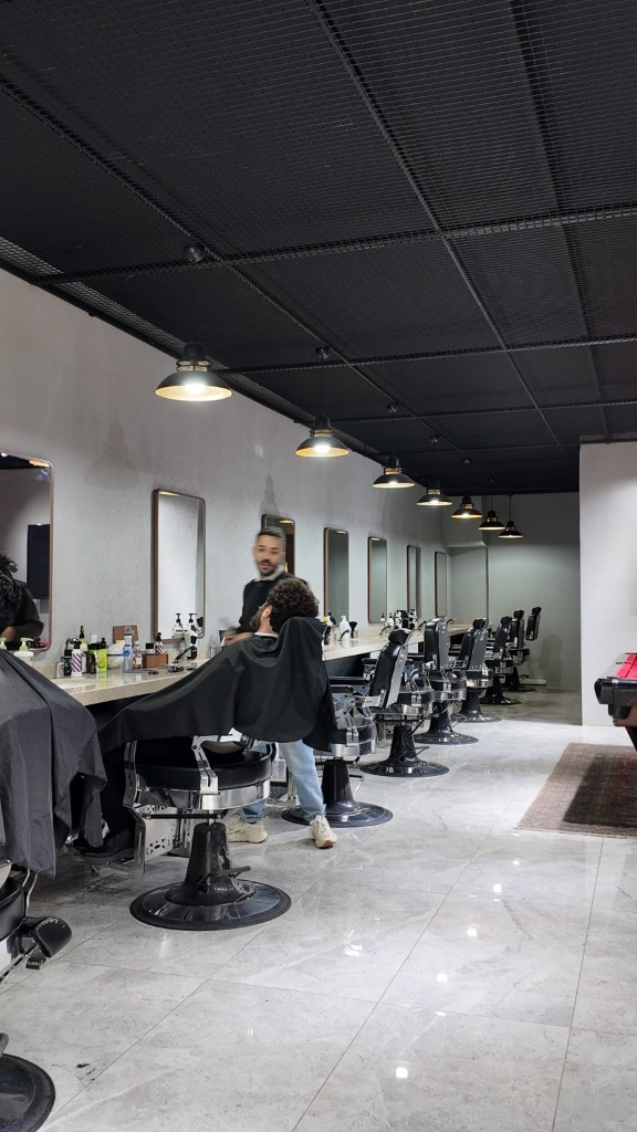 Berberbey salon istasyonları ve berber koltukları
